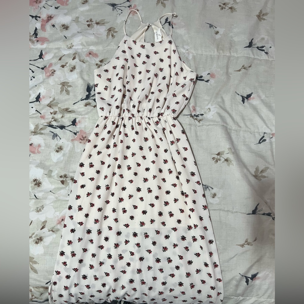 Beautiful White Flowery Dress